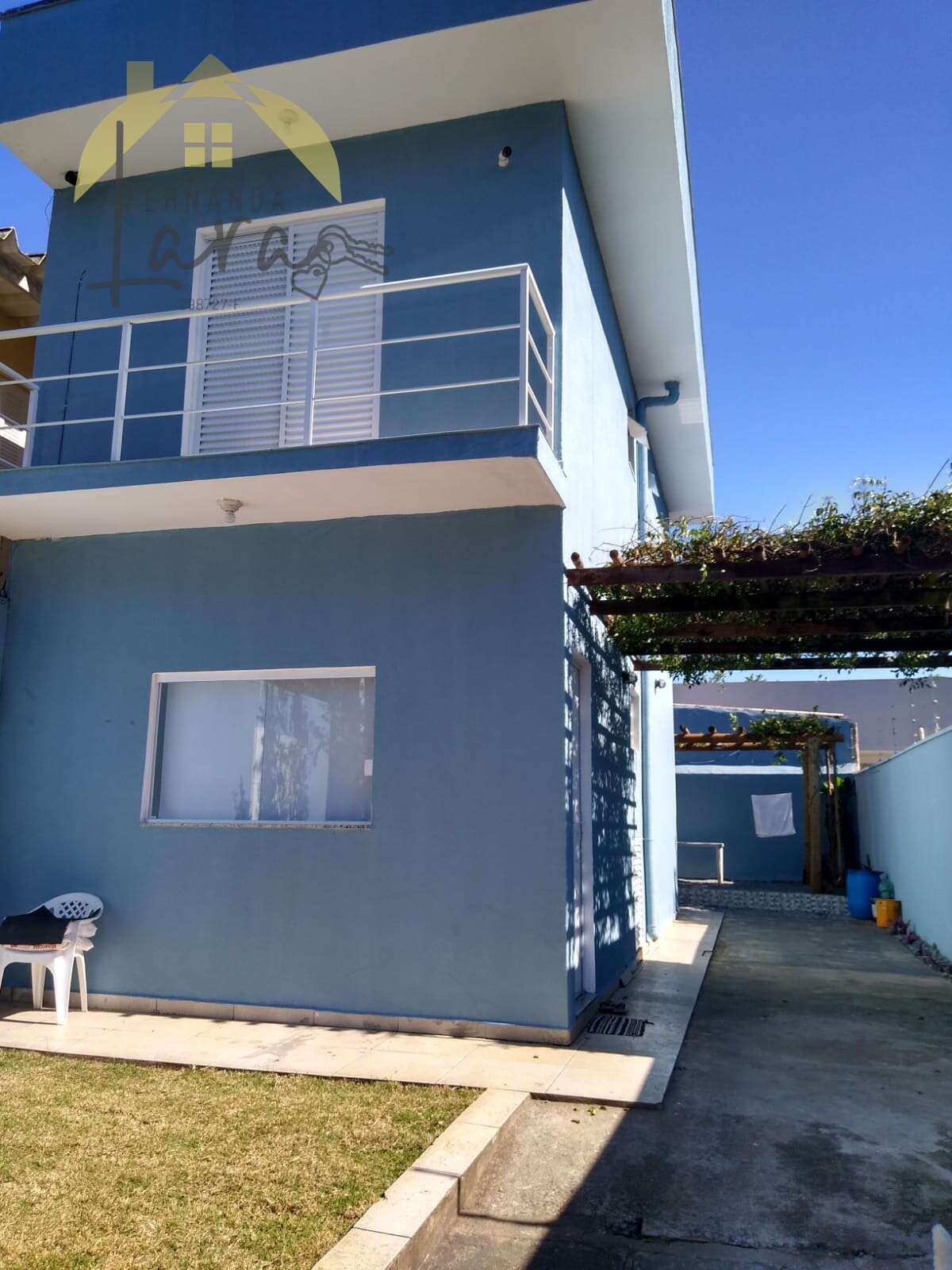 Sobrado à venda em Peruíbe, Jardim Veneza, com 2 quartos, 74m² - Fernanda Lara Corretora