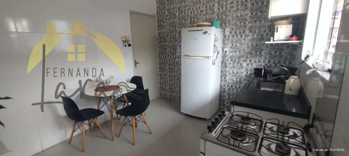 Sobrado à venda em Peruíbe, Jardim Veneza, com 2 quartos, 74m² - Fernanda Lara Corretora
