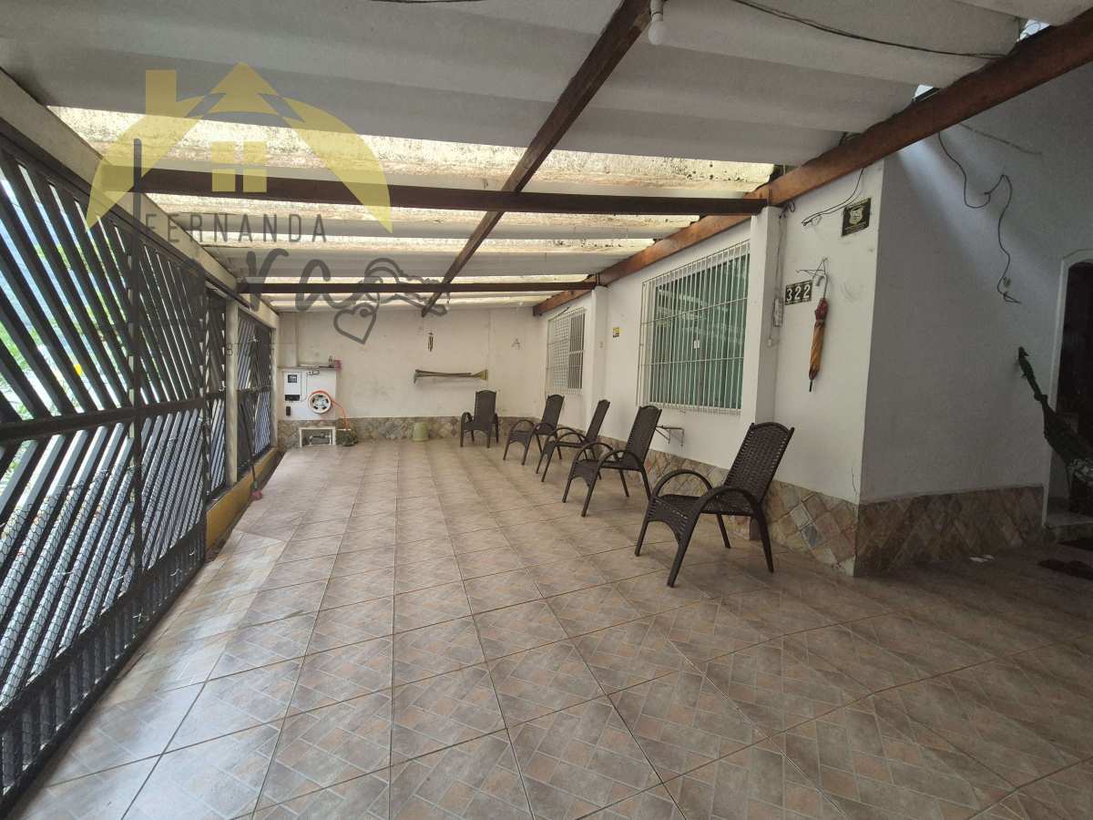 Casa à venda em Peruíbe, Centro, com 4 quartos, 175m² - Fernanda Lara Corretora