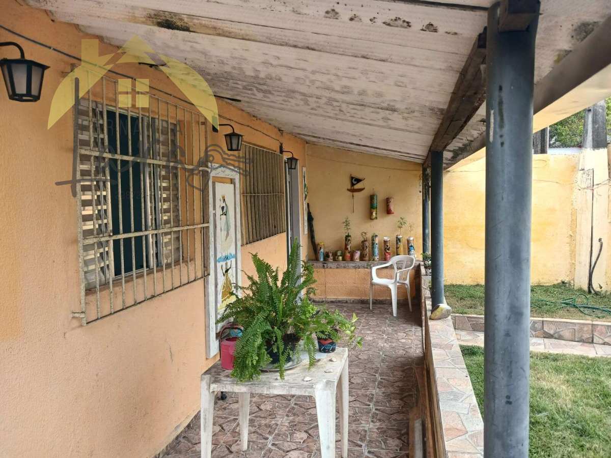 Casa à venda em Peruíbe, Jardim Quiles, com 2 quartos, 50m² - Fernanda Lara Corretora