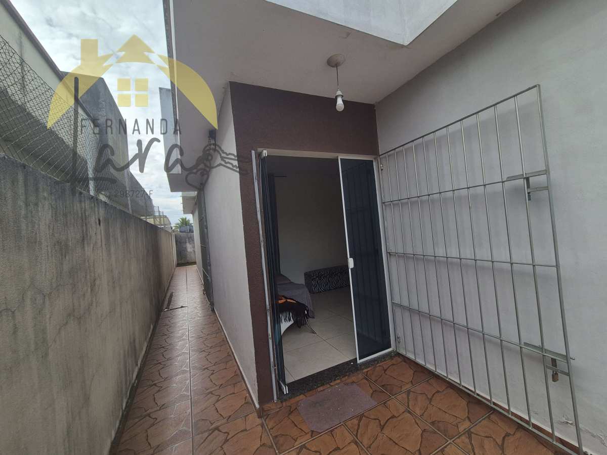Casa à venda em Peruíbe, Ribamar, com 2 quartos, 60m² - Fernanda Lara Corretora